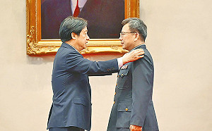 總統主持將官晉任授階需「提報籍貫」？府：依既定格式