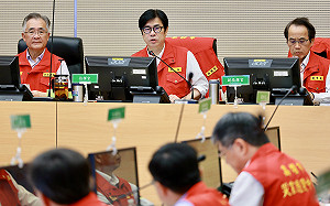 高雄市放颱風假  市民湧陳其邁臉書狂讚：最帥、最瀟灑的男人 