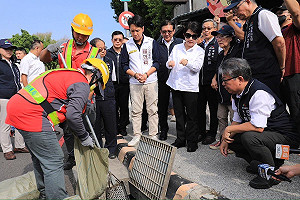 山陀兒來襲  台中上午無風無雨 盧秀燕至低窪地區視察水溝淤清
