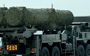 日本最新型遠程超高速滑翔彈發射車現身高速公路服務區 軍迷喊酷~~