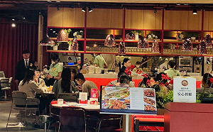 颱風山陀兒來襲台中停班課  百貨美食街人潮湧現