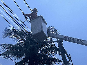 山陀兒颱風連日滯留  台電排除高雄零星停電事故