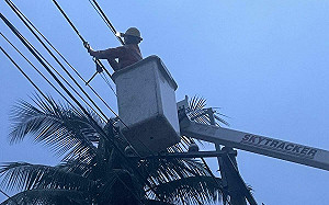 山陀兒颱風連日滯留  台電排除高雄零星停電事故  