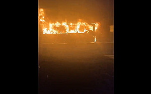 (影) 吉林自殺炸彈客燒毀整台公車! 湖南公安局長「國慶」升旗遭當場槍擊