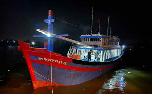 凶殘至極！中國執法人員用鐵棍毆打越南漁民3小時 有人被打至骨折