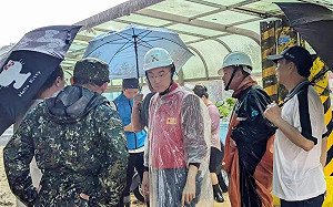 (影) 基隆各地驚傳淹水災情! 道路變河流 謝國樑奔波勘災 呼籲民眾注意安全