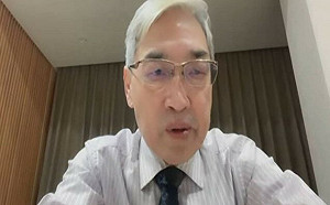 名嘴張友驊驚傳颱風夜踢到花圃跌倒頭部重創「一度失去生命跡象」