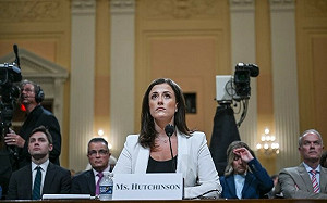 最新民調！仍在誤差範圍內 賀錦麗搖擺州領先2% 川普又面臨前助理背叛