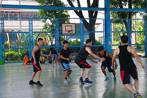 農村版三對三鬥牛   贏家芒果吃到飽