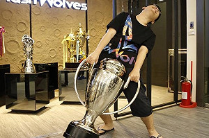 苦等5個月！《英雄聯盟》IEM末代獎盃抵台