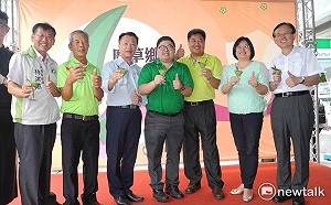 翁章梁為鄉親賣秋葵 避談選縣長