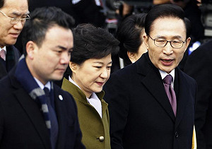 韓媒:文在寅反貪腐  查到前總統李明博