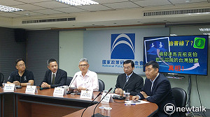 批臉書染綠　國民黨智庫籲唐鳳踹共