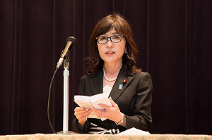 安倍內閣改組前 爭議女防長傳出請辭