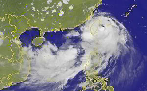 快訊》海棠+尼莎夾擊台？氣象局17:30恐發罕見雙陸警