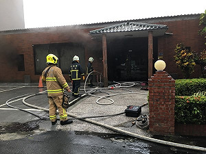 最倒楣老闆  颱風天餐廳失火又被撞