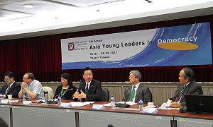 出席民主基金會  吳釗燮：二叔也曾被關