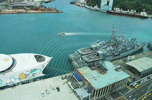 遭撞軍艦補破損 視天候返回蘇澳維修