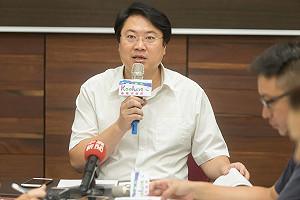 劉文雄逝世 林右昌痛心哀悼