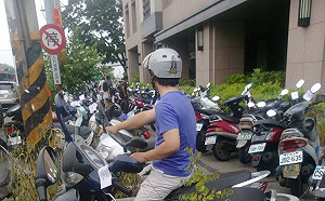 中山醫違停拖吊  用路人通行變順暢