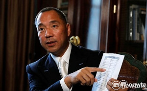 中國内鬥》在美國動手了！首位高官提告郭文貴