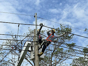 山陀兒造成高雄20萬戶停電  市府攜手台電搶修復電九成五