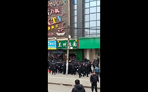 (影) 「國慶周」不太平！陝西公車遭引爆、 秦濱高速起「蘑菇雲」、特警奔逃....