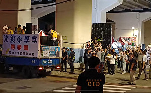 民團辦音樂節感性催同意票　挺謝國樑大將卻鬧場、性羞辱志工