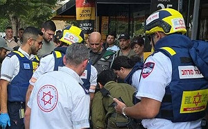 (影) 以巴士站遭恐攻1死9傷! 兇手當場被擊斃 警追捕可能共犯