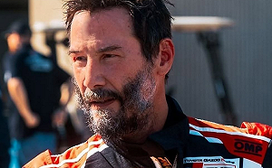 基努李維首參加職業賽車！「打滑衝出賽道」驚險畫面曝光