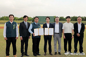 台南成為亞洲棒球春訓基地  南市與韓國樂天巨人隊簽訂MOU