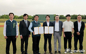 台南成為亞洲棒球春訓基地  南市與韓國樂天巨人隊簽訂MOU