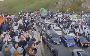 太熱血！國慶日遊客清晨觀日出  武嶺一大早被擠爆