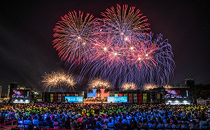 41分鐘國慶焰火閃耀雲林夜空  逾30萬人觀賞