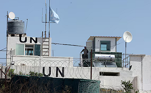 (影) 納坦雅胡要維和部隊撤離！以軍坦克衝破駐地大門 古特雷斯 : 構成戰爭罪