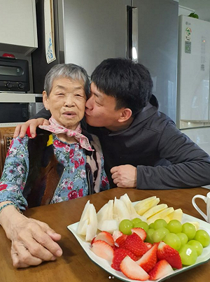 曾在孤兒院2年!《黑白大廚》外送員廚師對「這事」表遺憾:都被剪掉了