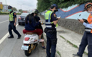 學生無照騎「微型電動二輪電動車」 5個月99起車禍 全教產：應增考照制度