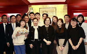 抵捷克送泡麵給留學生　蔡英文勉勵：多交各國朋友替台灣發聲