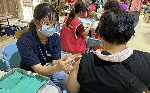 國光流感疫苗爆變色! 桃衛生局：同批號已封存停打3.9萬劑 　　