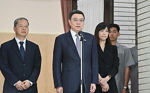 國安會議「擺拍」？卓榮泰：我們認真開會、完全不知有人拍照