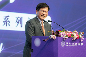 出席華冠之夜 林佳龍讚華商婦女助政府推動國民外交