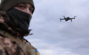 (影) 烏軍一年增佈百萬無人機! Palantir AI 神助攻 戰場命中率飆升至80%