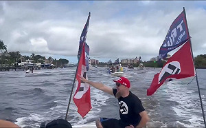 (影) 川普造勢場為何人潮多？ 網傳竟耍這賤招 還出現「這面」恐怖旗....