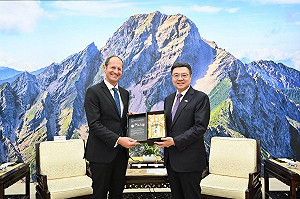 卓揆接見歐洲經貿辦事處新處長 谷力哲邀一起登玉山