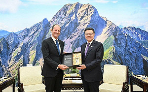 卓揆接見歐洲經貿辦事處新處長 谷力哲邀一起登玉山