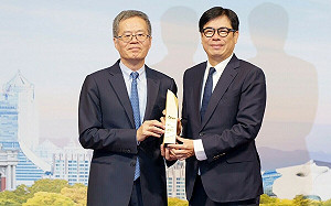 奪「最佳首長信任獎」等六大獎  陳其邁：續打造世代共融城市