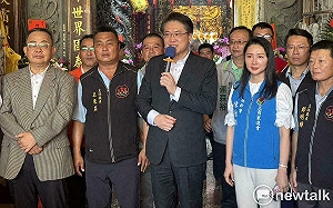 賴清德全力支持苗栗發展　林右昌代表赴白沙屯五雲宮贈匾