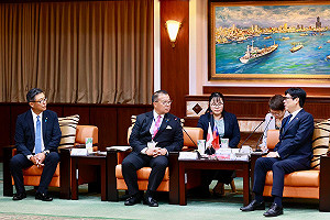 甲仙芋頭促成農產外交  日本新潟縣五泉市長訪高拜會陳其邁