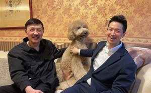 代賴清德送國策顧問聘書給余天 何志偉感謝捍衛本土價值、溫暖台灣