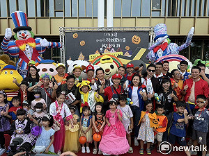 萬聖憲定搞怪趣  林俊憲陪親子踩街共度萬聖節趴踢